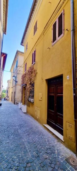 S274 - Sirolo, comodo bilocale nel centro del paese